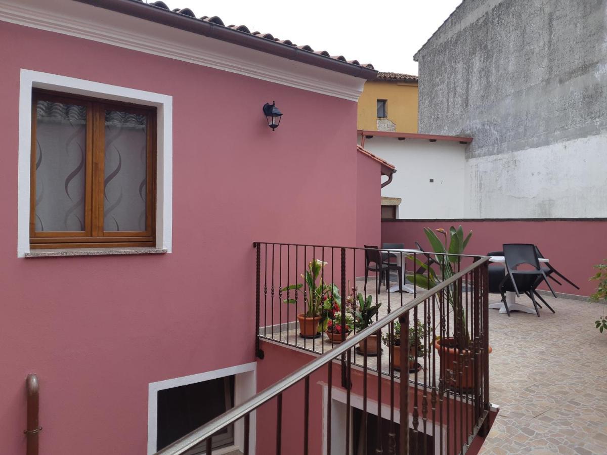 B&B La Genuina Guspini Buitenkant foto