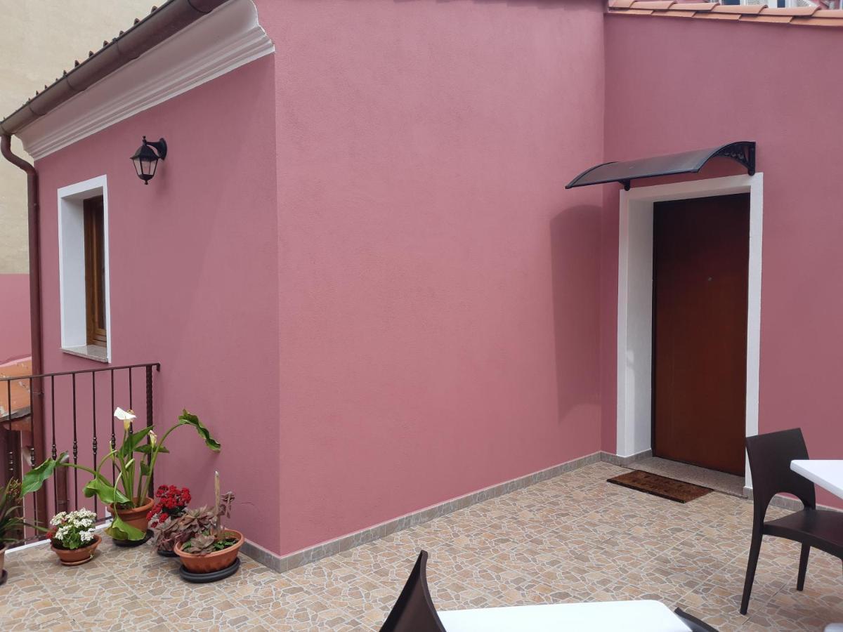 B&B La Genuina Guspini Buitenkant foto